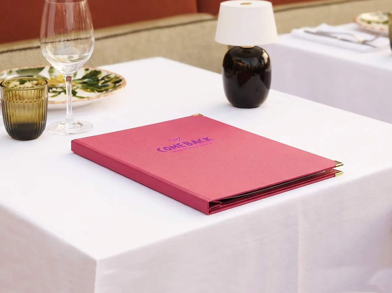 Speisekarten Bilder: Finesso Druckknopf als Speisekarte im Format A4 hoch, Farbe Rot