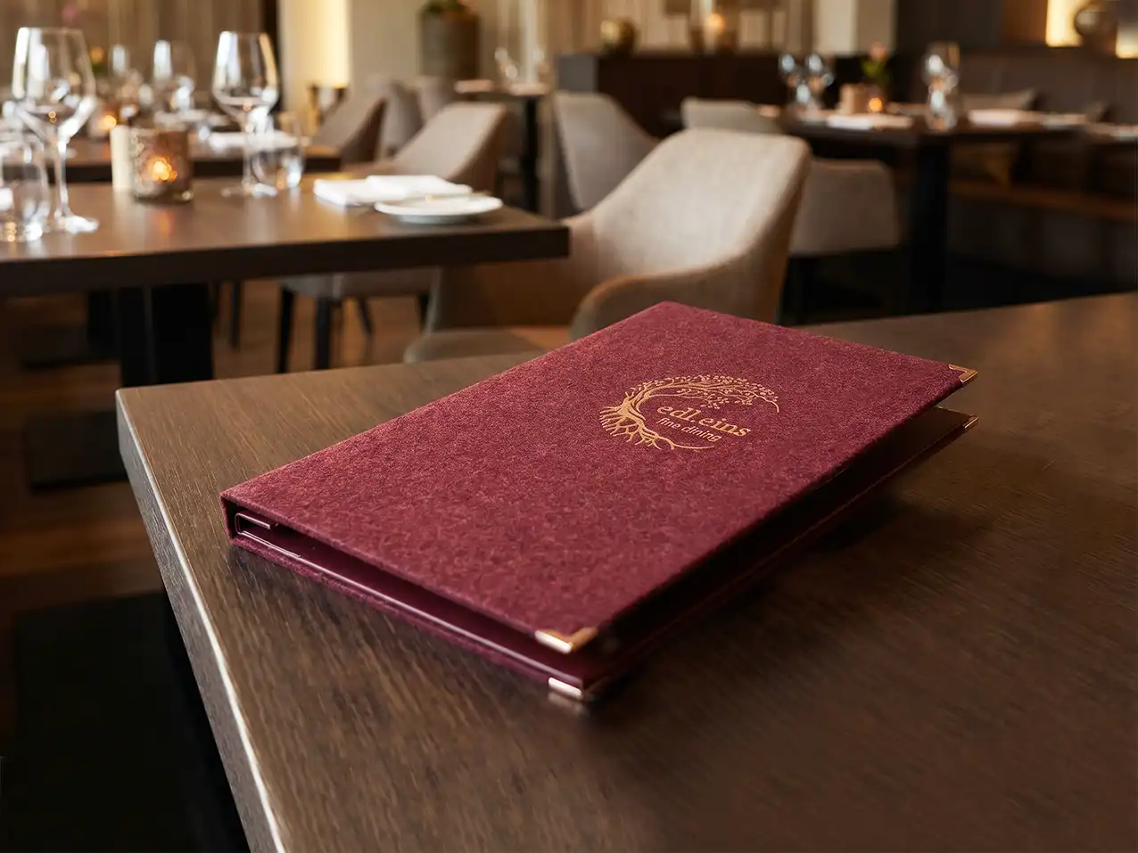 Gastronomie-Speisekarte Finesso Schrauben in Rot, Format A4 schmal – Speisekarten Bilder