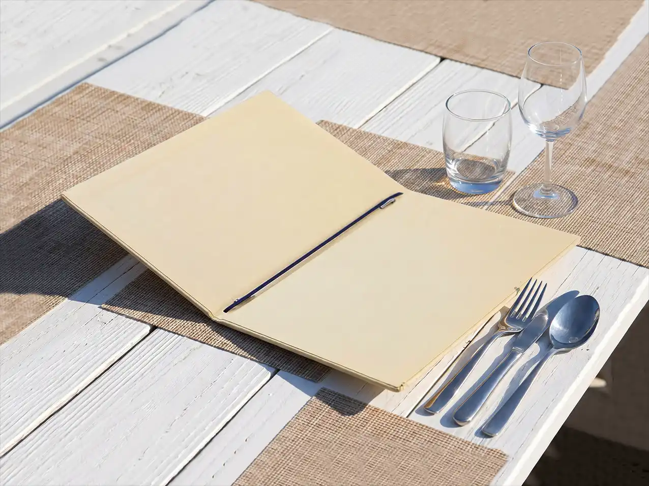 Kordesso Light Speisekartenmappe, A4 hoch, Farbton Beige – Speisekarten Bilder