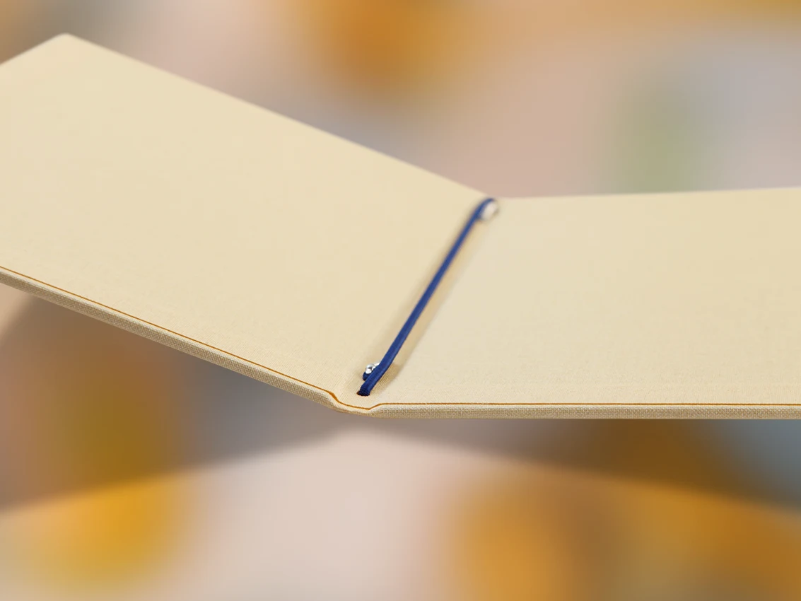 Speisekarten Bilder: Speisekarte Kordesso Light im Format A4 hoch, Einband in Beige – Motiv 2