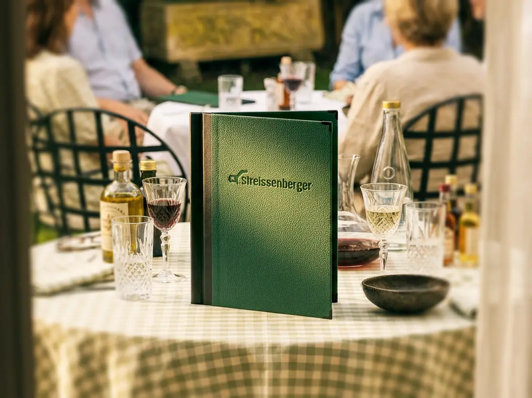 Speisekarten Bilder: Speisekarte Lingua im Format A4 hoch, Einband in Grün